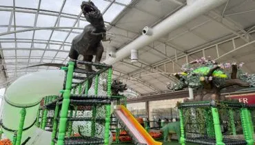 Shopping em Curitiba inaugura atração com dinossauros e super piscina de bolinhas