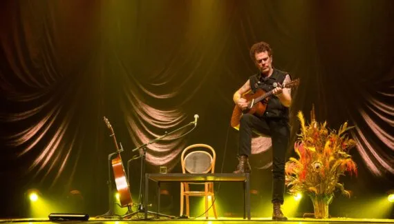 Nando Reis se apresenta no Guaíra, em Curitiba, com show “Voz e Violão”