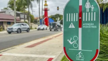 Ruas de Curitiba ganham novas placas e sinalização nas ciclovias; saiba onde
