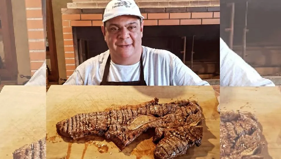 Imagem mostra Jackson dos assados, com uma carne assada em cima de uma bancada. Ele morreu nesta sexta-feira