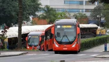 Linha de ônibus de Curitiba mais rápida entre terminais vai circular aos sábados