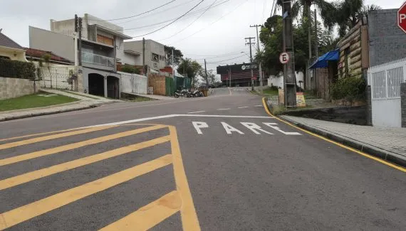 Sinalização de trânsito em bairro de Curitiba gera polêmica; veja o que diz a prefeitura
