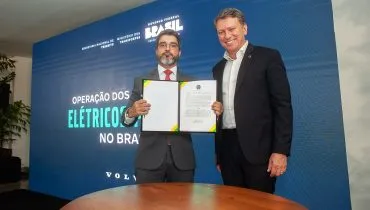 Caminhões pesados 100% elétricos da Volvo começam a operar no Brasil