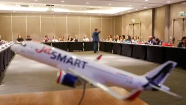 Passagem de avião barata saindo de Curitiba? Veja preços de companhia low cost