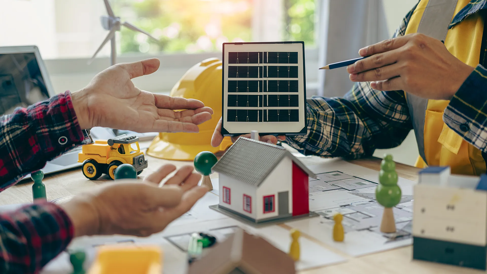 O corretor de energia ajuda o cliente a economizar na conta de luz e ser mais sustentável. | Foto: Shutterstock