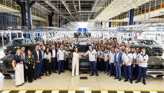 Stellantis anuncia R$ 13 bilhões de investimentos no Polo Automotivo