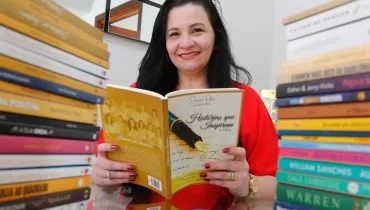 Histórias reais: escritora de Curitiba cria projeto com biografias inspiradoras