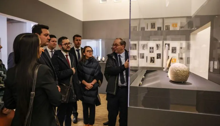 Paraná fecha parceria para ter filial de famoso museu de Paris; saiba onde será