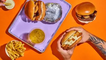 Fast food vegano da Xuxa é gostoso? A Tribuna do Paraná foi provar