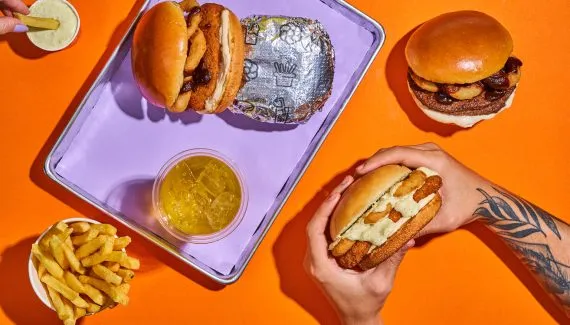 Fast food vegano da Xuxa é gostoso? A Tribuna do Paraná foi provar