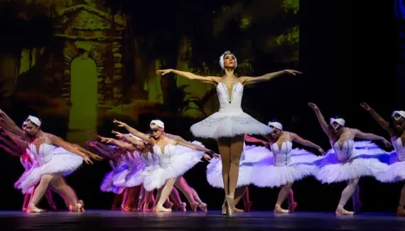 Sucesso de público, balé O Lago dos Cisnes será apresentado na Ópera de Arame