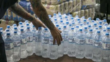 Fábrica de refrigerantes e empresas de Curitiba enviam água e doações ao Rio Grande do Sul