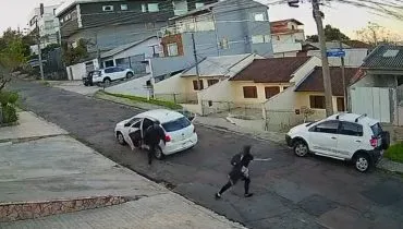 Menina foge de tentativa de sequestro relâmpago em bairro de Curitiba; VÍDEO