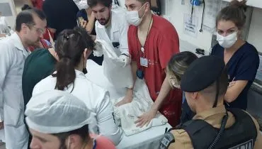 Sem respirar, bebê de 20 dias é salvo por policiais no Centro de Curitiba