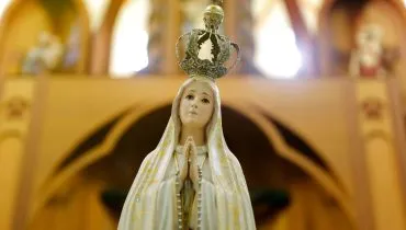 Nossa Senhora de Fátima. Data simboliza a importância da fé, da esperança e da intercessão divina em momentos de adversidade (Imagem: Sidney de Almeida | Shutterstock)
