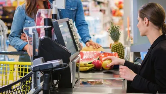 Supermercados varejistas são os preferidos dos paranaenses em compras com vale-alimentação