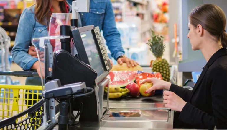 Supermercados varejistas são os preferidos dos paranaenses em compras com vale-alimentação
