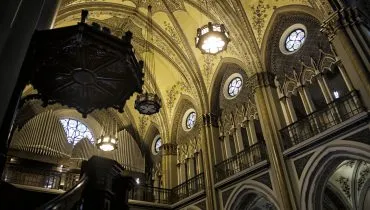 Segredos da Catedral de Curitiba são desvendados em tour guiado e gratuito