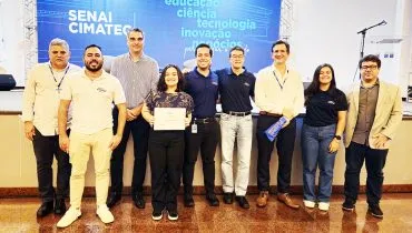 Ford entrega prêmio global de engenharia a estudante da Bahia