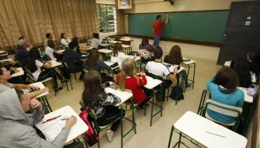 Governo do Paraná quer ampliar gestão privada para 200 colégios estaduais