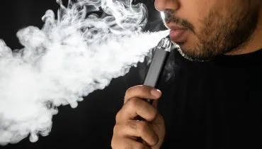 Curitiba faz campanha sobre proibição de cigarros eletrônicos em locais públicos e privados