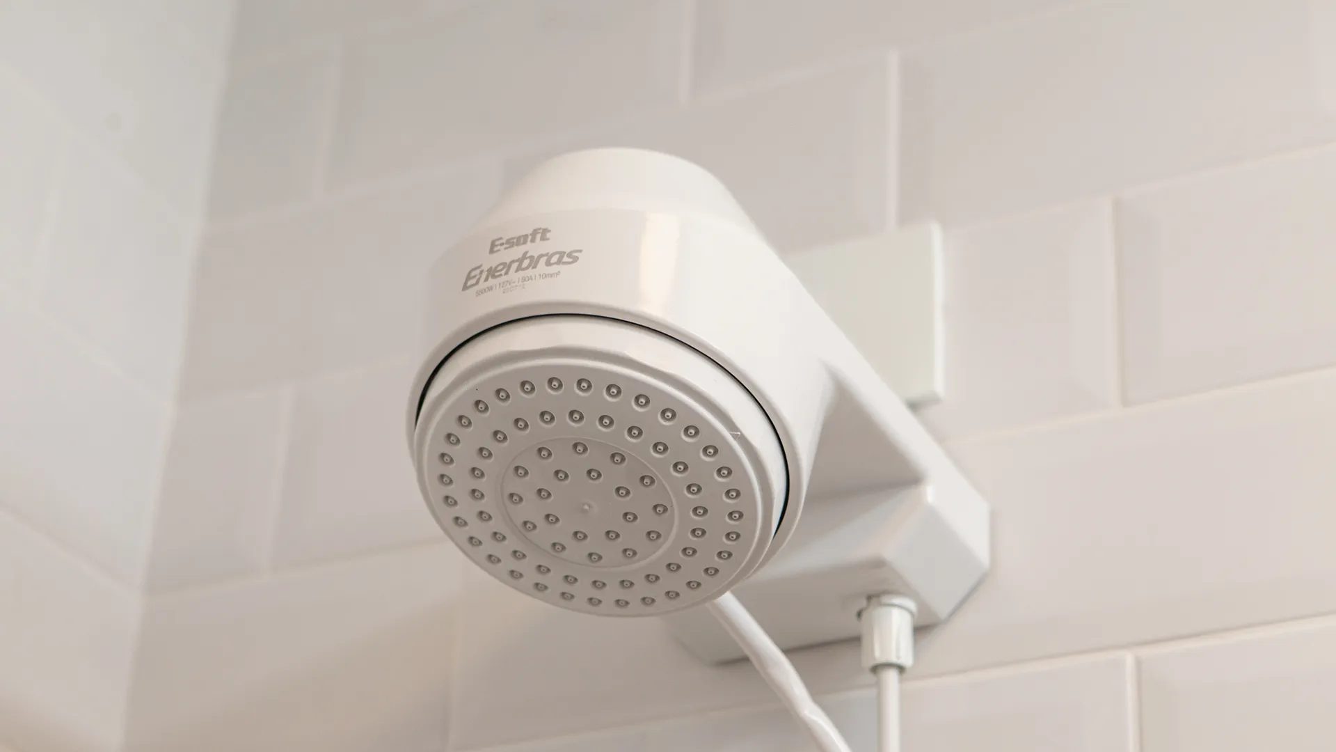 As melhores marcas de torneiras e chuveiros elétricos e eletrônicos podem ajudar a economizar energia e água. | Foto: Divulgação.