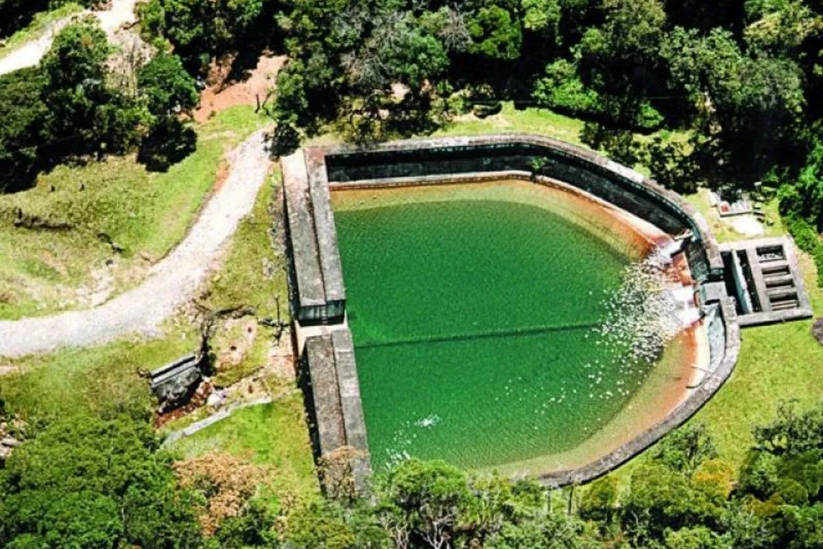 Foto aérea mostra a represa do Carvalho.