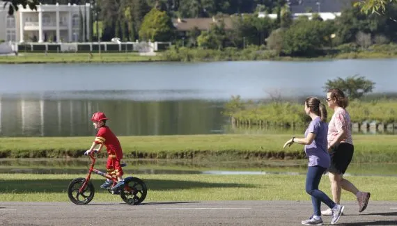 Curitiba esportiva: milhares de pessoas ocupam parques e bosques na busca por saúde 