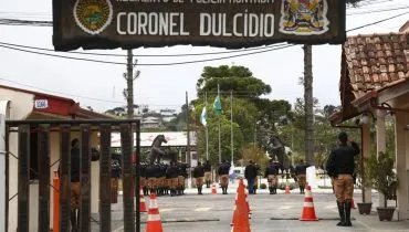 Na imagem, entrada do Regimento de Polícia Montada "Coronel Dulcídio”, unidade da Polícia Militar do Paraná em Curitiba