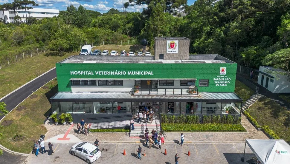 Na imagem, a fachada do novo Hospital Veterinário Municipal de Curitiba