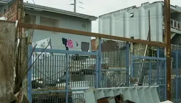 Imagem mostra a fachada de uma casa em Curitiba