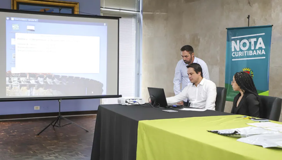 Imagem mostra realização do sorteio do Nota Curitibana de janeiro de 2025