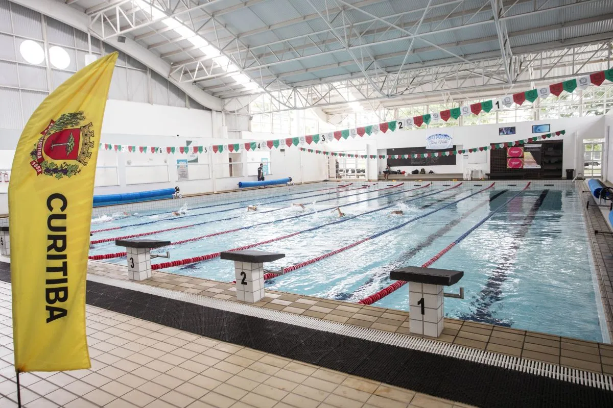 Na imagem, piscina da prefeitura de Curitiba.
