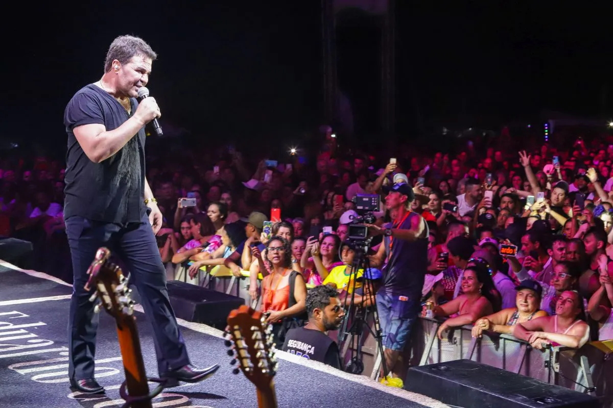 Na imagem, show do cantor Eduardo Costa