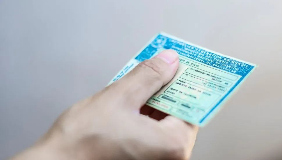 Regularizar sua CNH com o SIMEAD é um processo direto e eficiente, desenvolvido para simplificar ao máximo a experiência dos motoristas