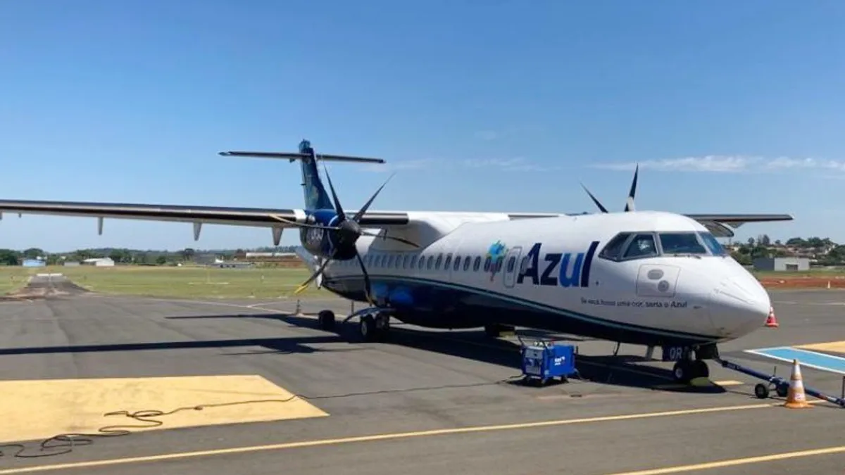 Avião da Azul em aeroporto