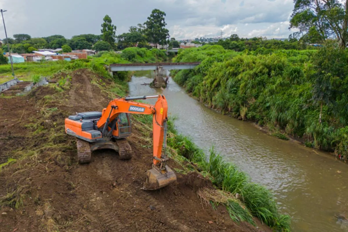 Início obras de desassoreamento do Rio Atuba na divisa com a cidade de Pinhais.