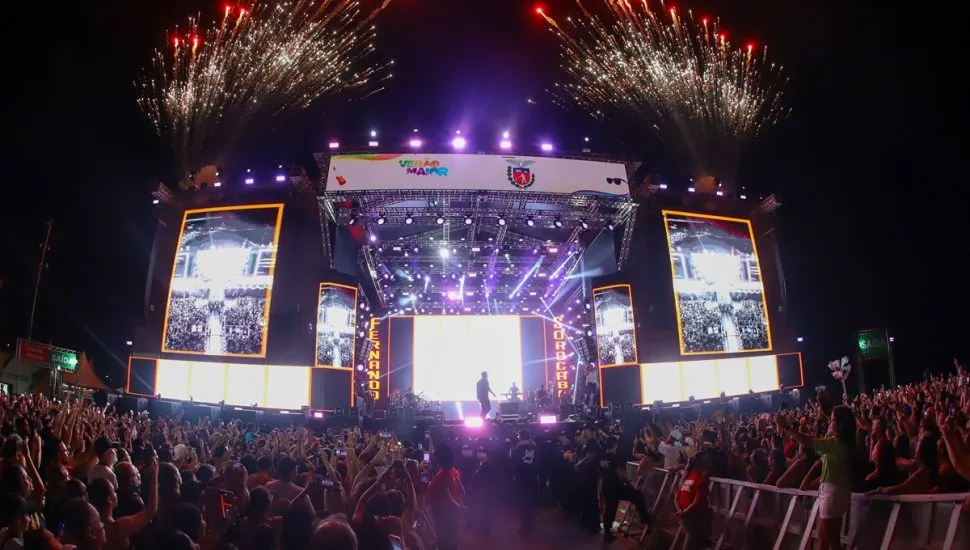 Imagem mostra show de Fernando e Sorocaba em Matinhos