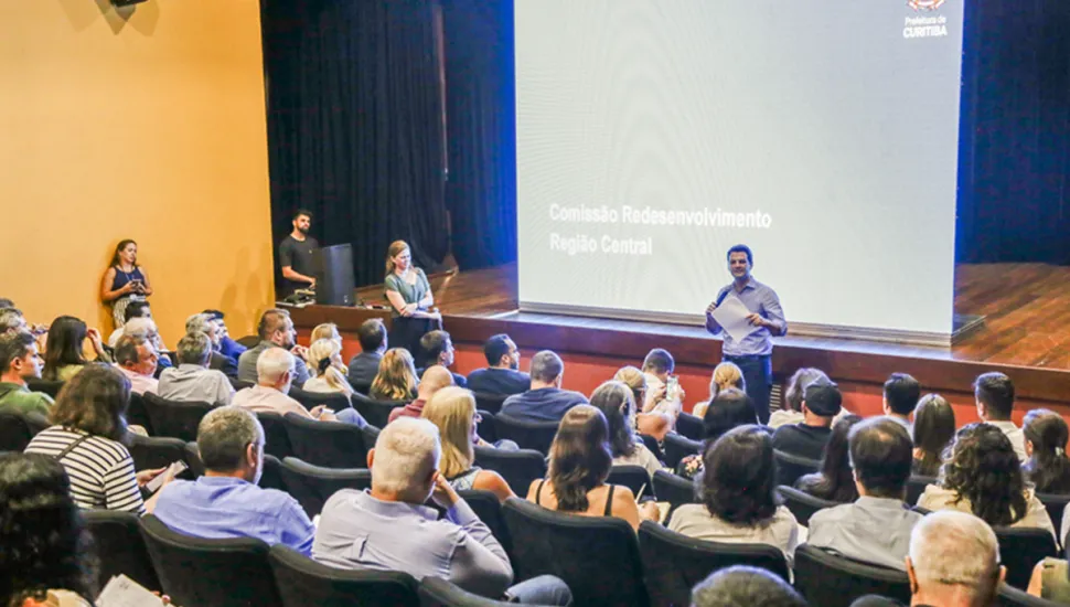 Prefeito de Curitiba, Eduardo Pimentel, reúne instituições para discutir melhorias para o Centro de Curitiba