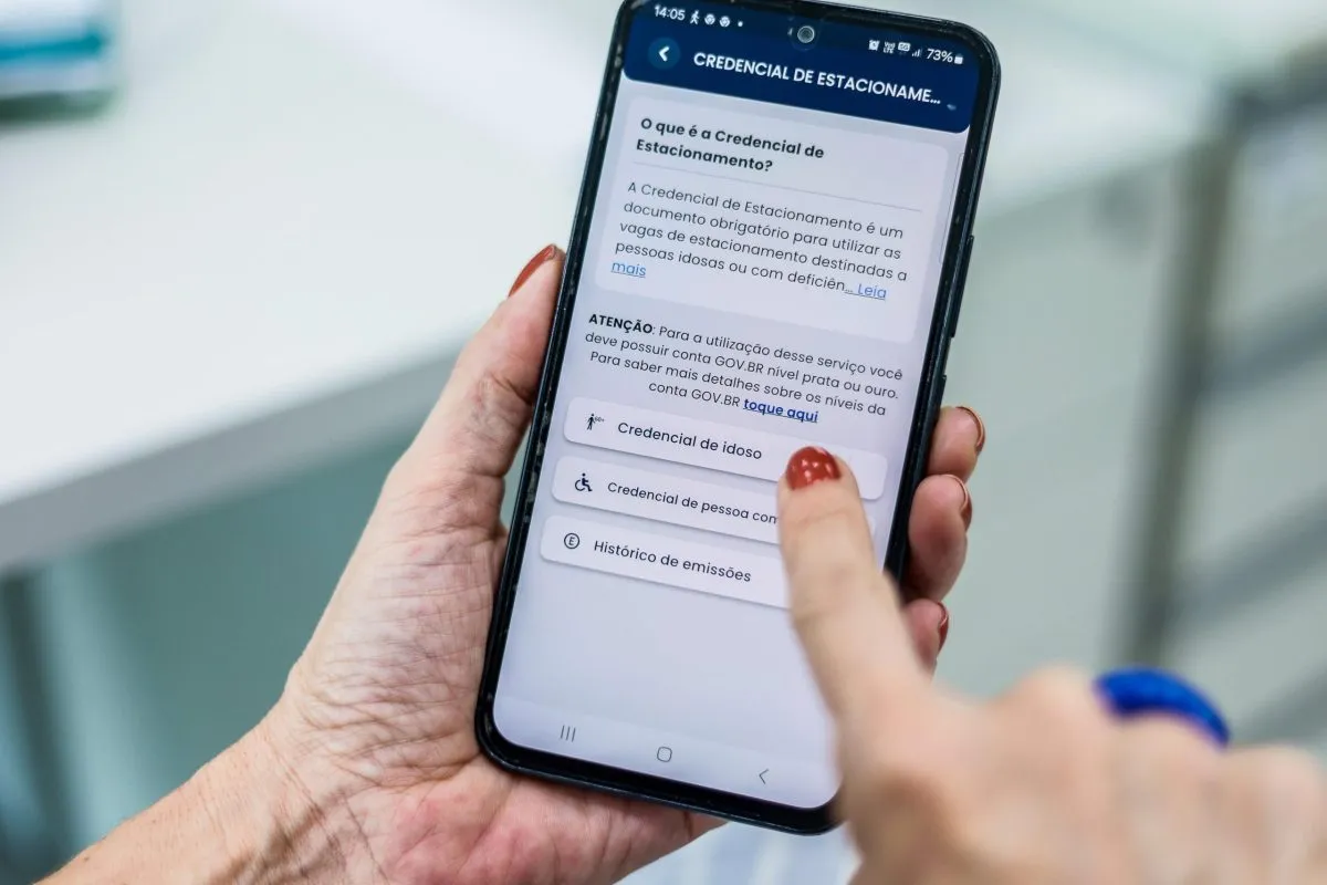 Credencial de estacionamento para idoso e pessoas com deficência