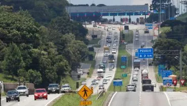 Imagem mostra trânsito intenso na BR-277, em São José dos Pinhais