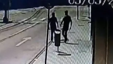 Imagem de câmera de segurança mostra a briga entre os dois antes do crime, em plena luz do dia.