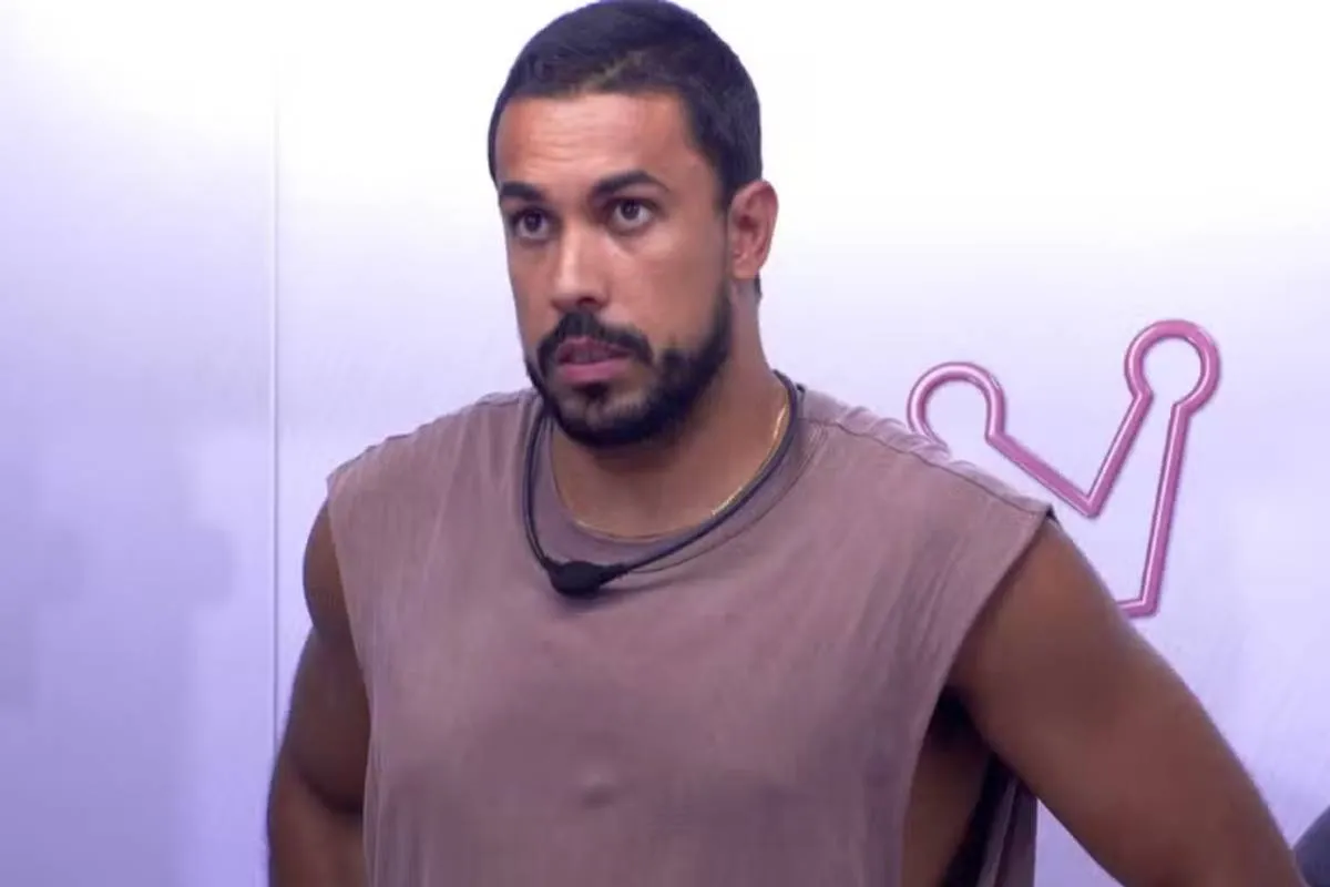 Imagem mostra o BBB 25 com Maike