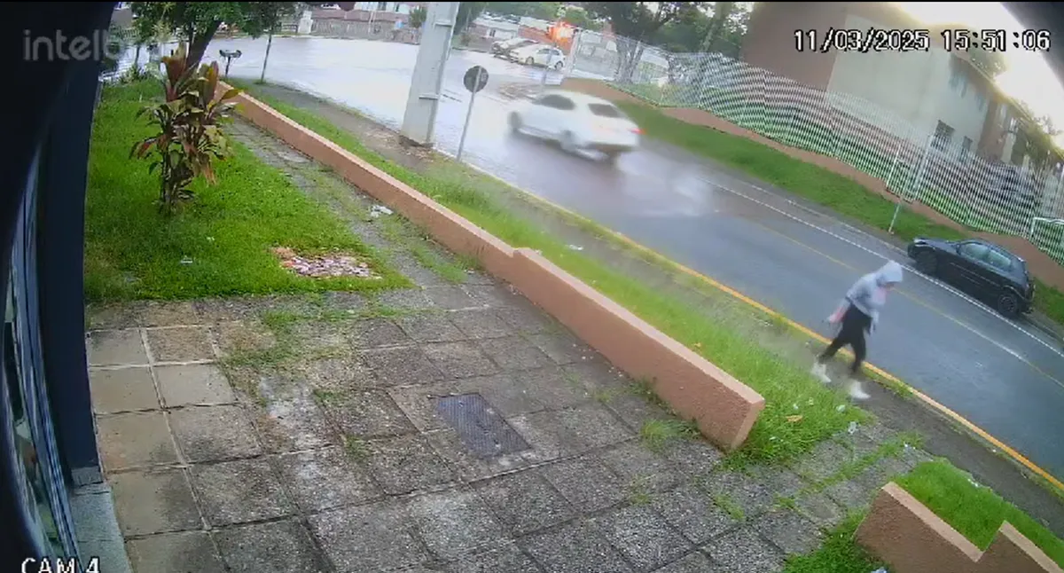 Câmeras de monitoramento flagraram atropelamento de idoso em Curitiba