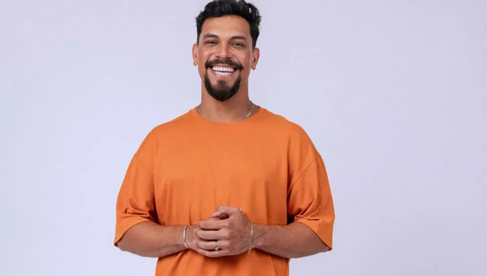 BBB 25: Vinícius chega à festa do Líder e declara voto em Maike