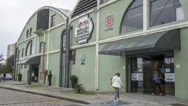 Fachada do Mercado Municipal Capão Raso, em Curitiba