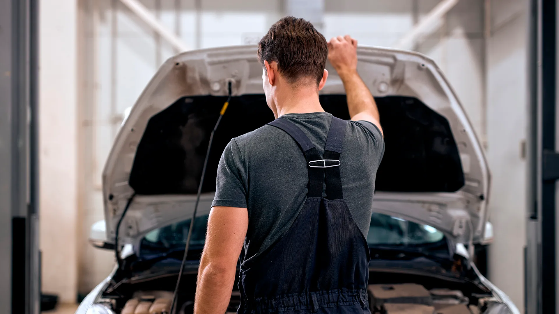 A perícia técnica protege o comprador contra fraudes, como adulteração de quilometragem ou ocultação de danos.