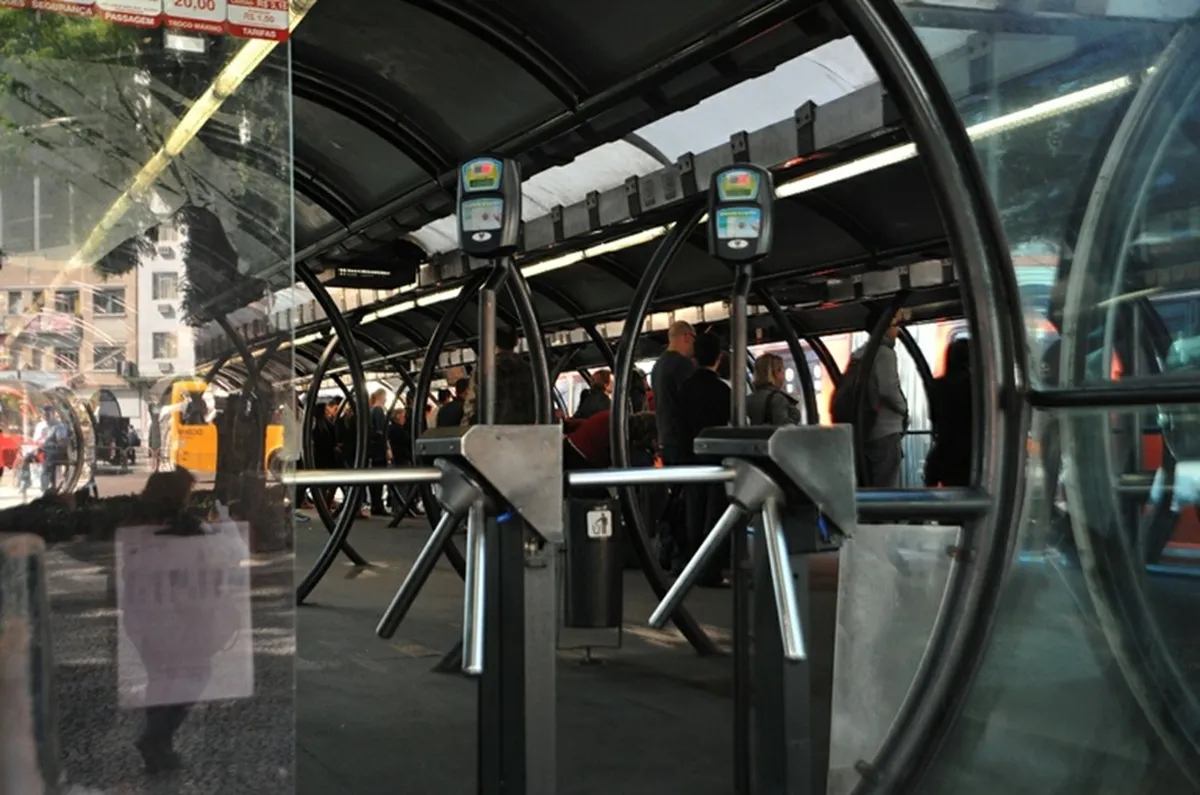 Catracas de ônibus em Curitiba