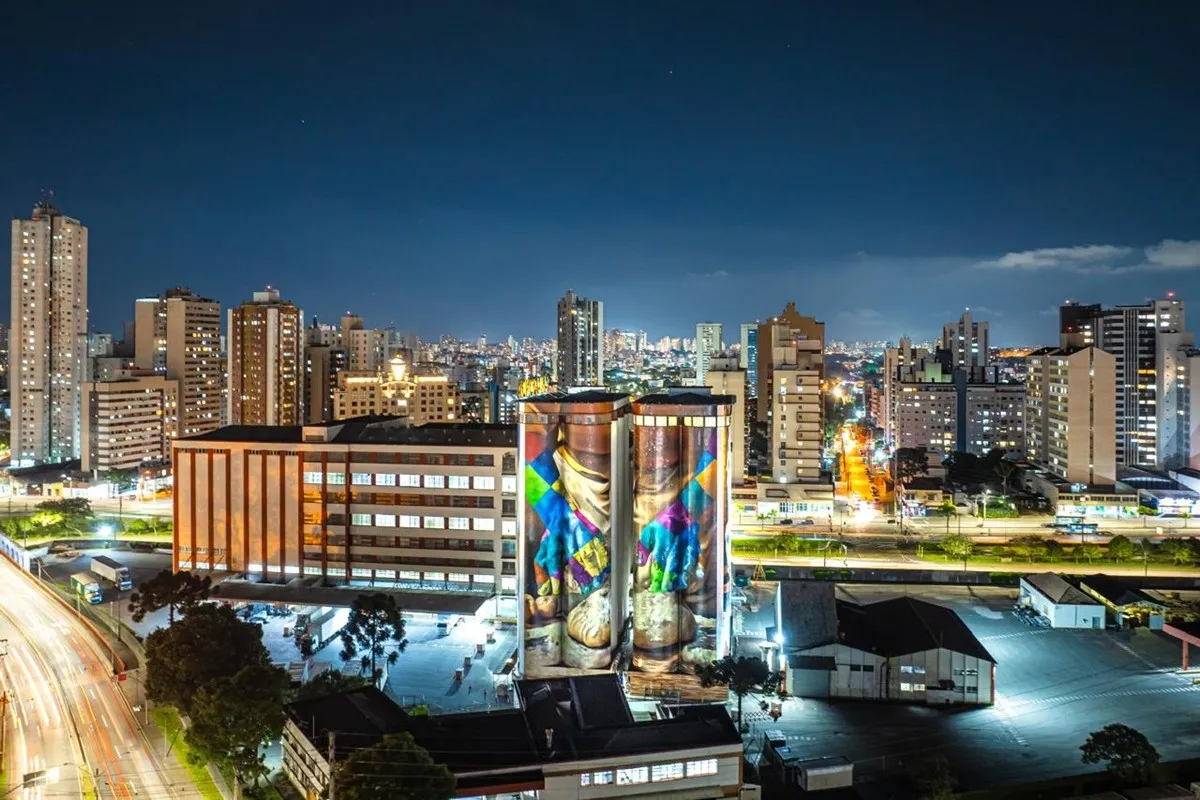 Imagem mostra novo mural pintado por Kobra nos Silos da Anaconda