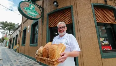 Broa de centeio é carro-chefe de padaria em Curitiba